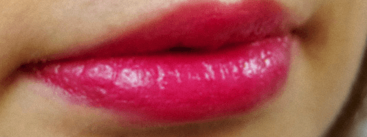 男ウケする口紅の色はピンクベージュ ぷるんとした唇の質感を作るための口紅メイク術